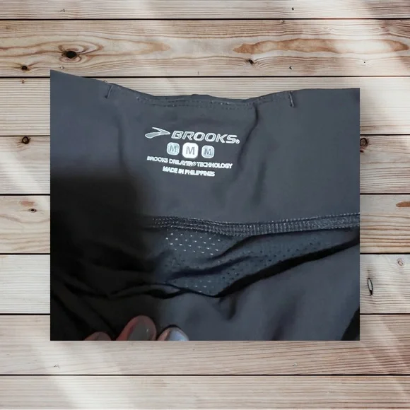 Brooks Chaser Running Shorts 3” with Liner Size Medium Black and Gray Pattern - Picture 2 of 6